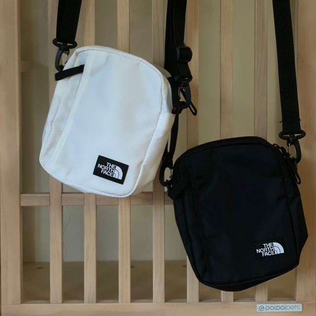 The North Face側背小方包（17.5*19.5*5） 白色