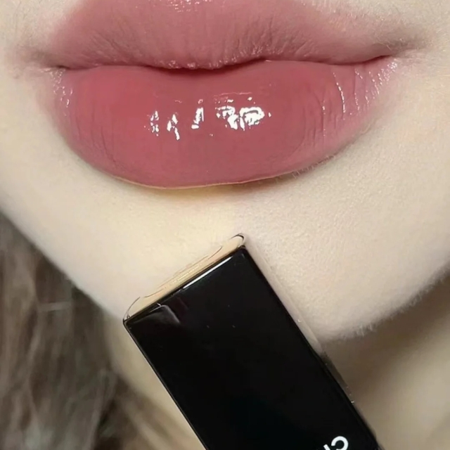Chanel香奈兒超炫耀釉光唇萃#63