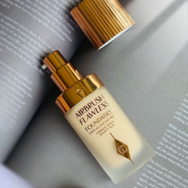 Charlotte Tilbury輕盈無瑕粉底液30ml#4N