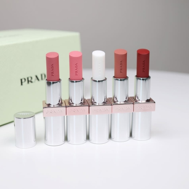 Prada普拉達原生稜光水唇膏#U020稜光紅