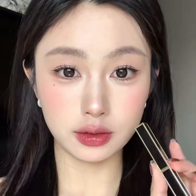 TOM FORD超模黑跟緞光唇膏#151