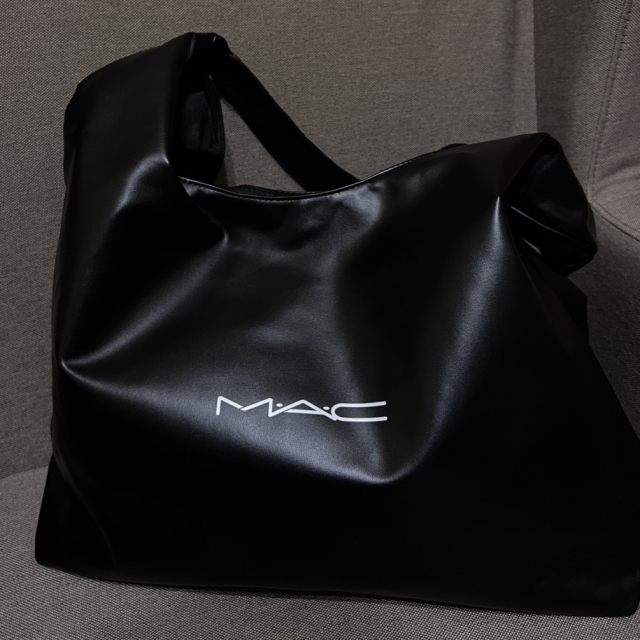 MAC黑色皮革肩背包