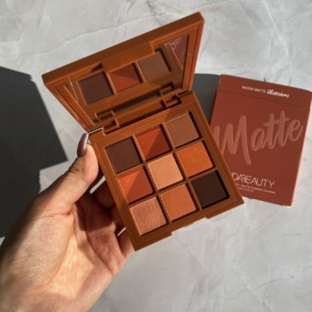 HUDA BEAUTY9色眼影盤#Warm