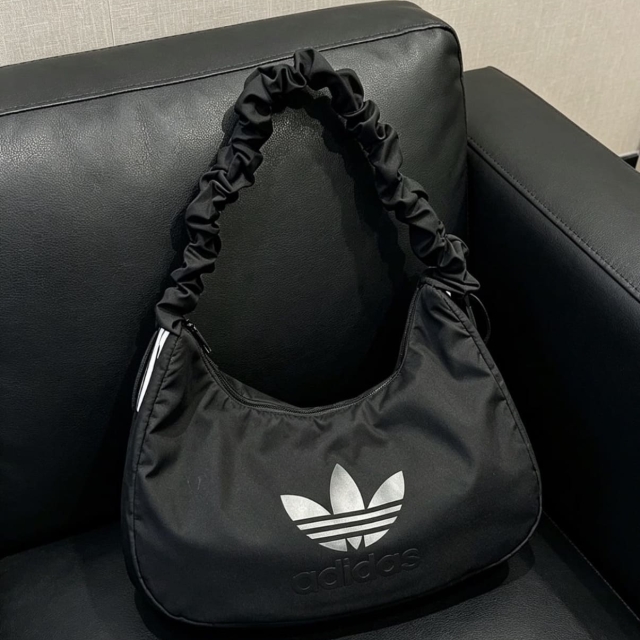 【精品】Adidas Originals三葉草黑色雲朵包（JP0145）