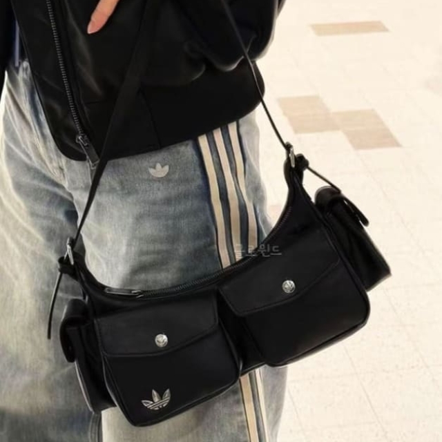 Adidas愛迪達口袋肩背包（KW4748）