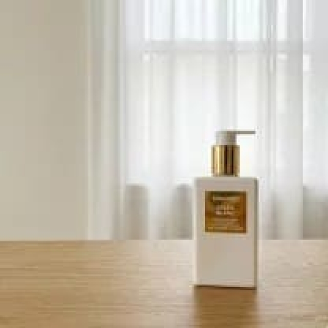 TOM FORD湯姆福特私人調香系列白麝香潤膚乳240ml