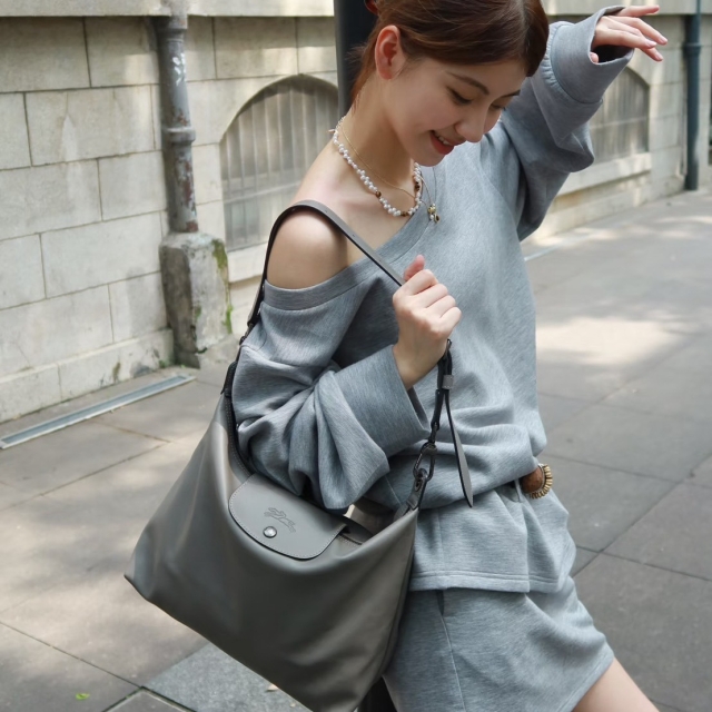 【精品】LONGCHAMP Le Pliage Xtra 半月形單肩包 M#斑鳩色