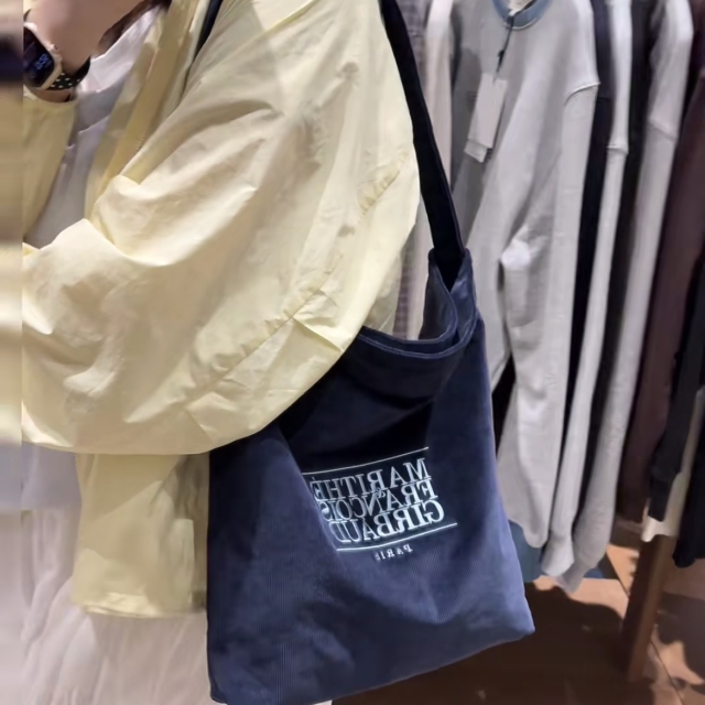 【韓國】Marithé + François Girbaud (MFG) 2026秋冬經典LOGO燈芯絨托特包-海軍藍#MFG46FBG211