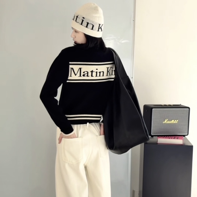 【韓國】MATIN KIM SPELL POINT STRIPE KNIT CARDIGAN 條紋針織外套-黑(MK2600CD716V-BB)