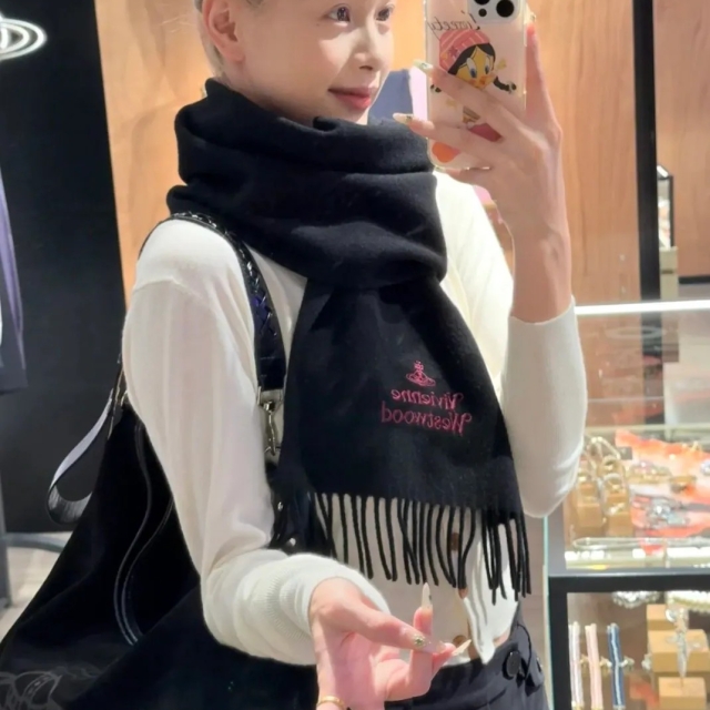 【精品】Vivienne Westwood 西太后 100%羊毛圍巾-黑色