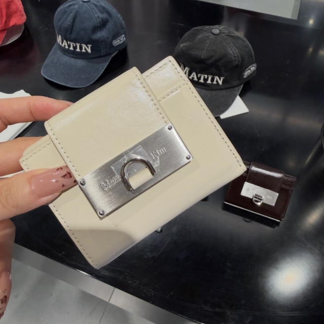 【韓國】MATIN KIM ARCH RING FLAP WALLET 拱形金屬環翻蓋皮夾