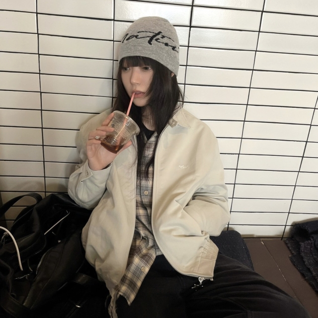 【韓國】MATIN KIM  LOGO SCRIPT BEANIE 草寫LOGO提花毛帽-灰色(MK2600BN001VGY)