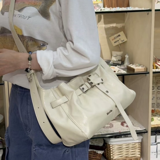 【韓國】MATIN KIM BELTED VOLUNN SMALL BUCKET BAG 小號腰帶水桶包-白色(MK2611BG001MIV)