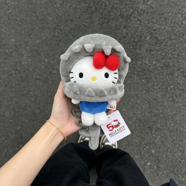 【潮流】正版授權 Sanrio x E-Strong 三麗鷗 恐龍造型可拆毛絨吊飾-HELLO KITTY