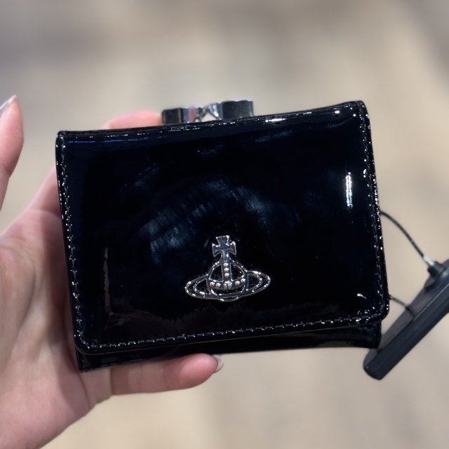 【精品】Vivienne Westwood 亮面漆皮 口金零錢包短夾