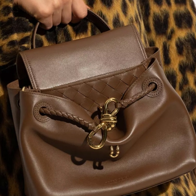 【精品】BOTTEGA VENETA SMALL CIAO CIAO-焦糖棕(835835/V4O92/2811)