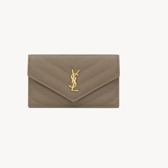 【精品】YSL MONOGRAM 粒面壓紋皮革信封式卡夾零錢包-大地灰(843888AAGA81799)