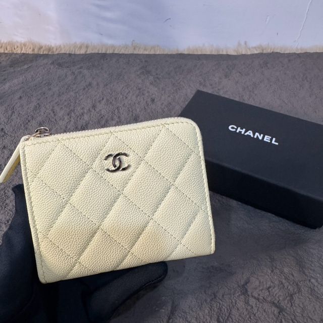 【精品】CHANEL 爆款荔枝皮 L 型拉鍊短夾-小雞黃