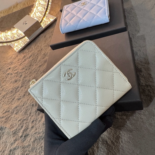 【精品】CHANEL 爆款荔枝皮 L 型拉鍊短夾-鼠尾草灰