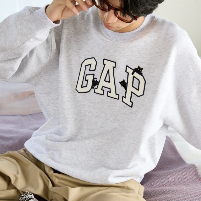 【潮流】日本 PUBLUX × GAP 聯名 拱形 Logo 貓咪刺繡 抓絨大學T-灰色(111593977)